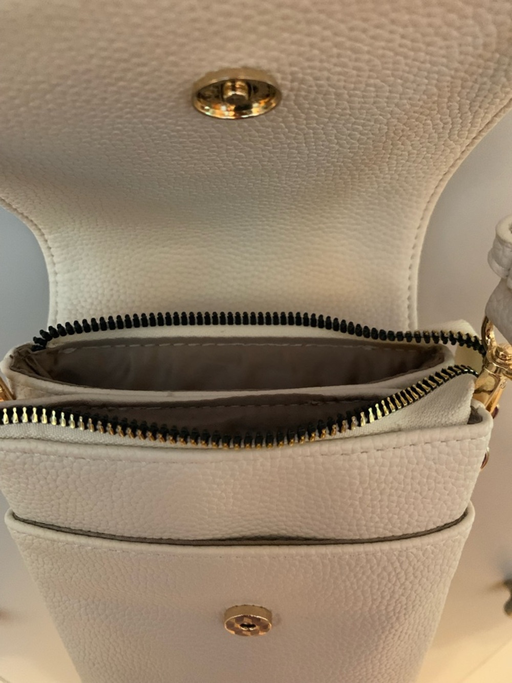 Cream Crossbody Travel Bag Multi Pocket Vegan Leather Organizer Purse NWOT - Picture 12 of 14